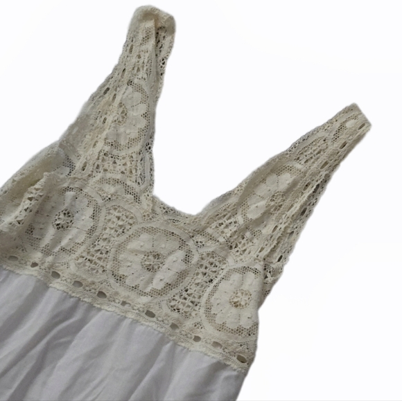 Elegant White Lace Trim Nightgown Slip - Picture 2 of 3